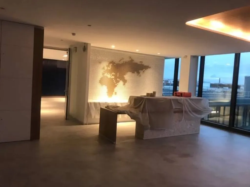 BETON COULE TERRE DU MONDE MAISON ESTEE LAUDER EUROPE