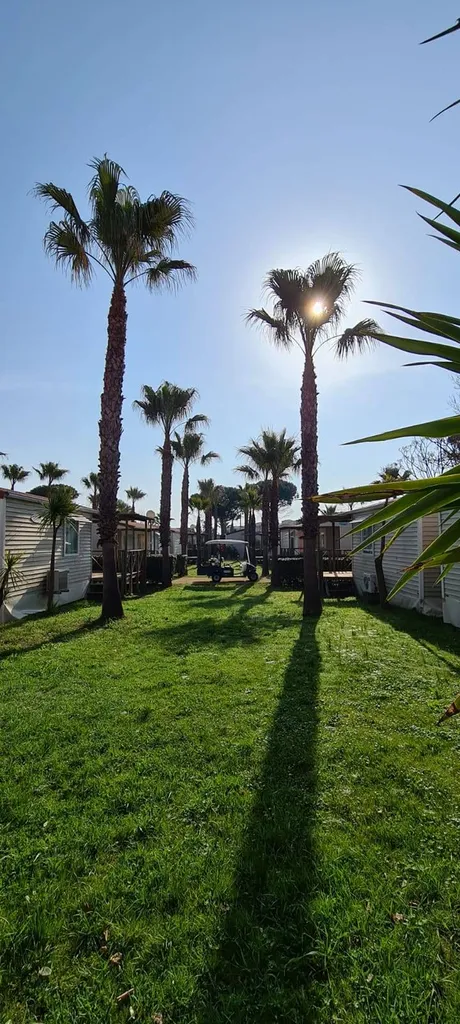location dans station balnéaire familiale en bord de plage dans l'Hérault en camping avec toboggan