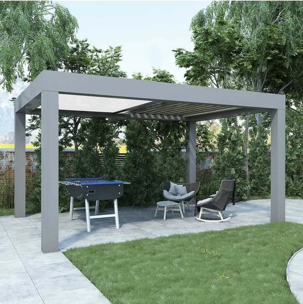 Pergola bioclimatique haut de gamme grise avec toit couleur blanc et retractable