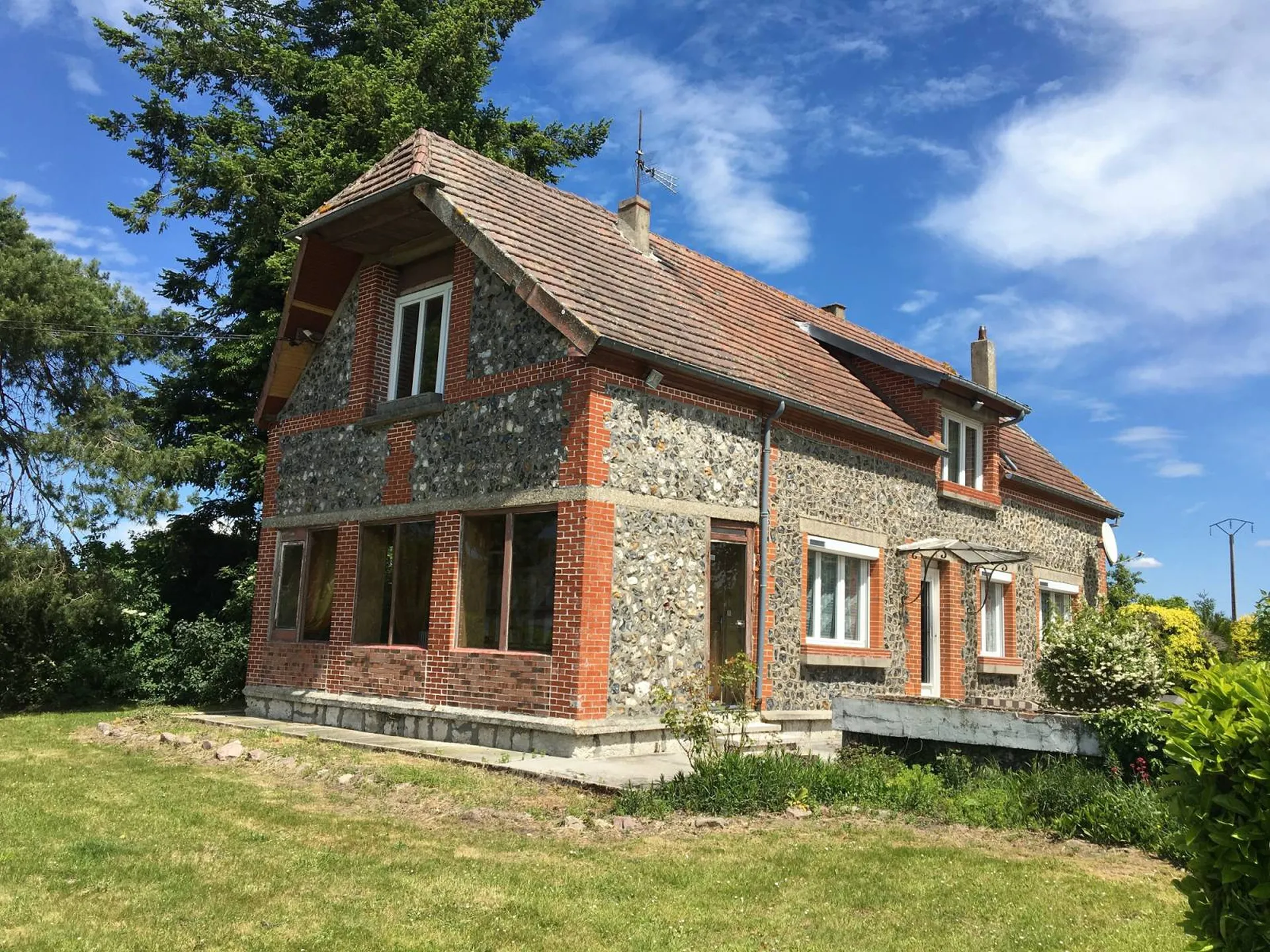 Maison individuelle, à vendre sur Vatteville-la-rue , sur 6972m² de terrain avec dépendances