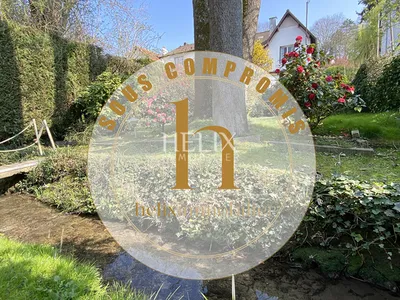 Le Pecq - Domaine de GrandchampHelix Immobilier vous présente cette jolie maison 6 pièces des années 50 située dans le bas du domaine de Grandchamp en limite de Saint Germain en Laye.