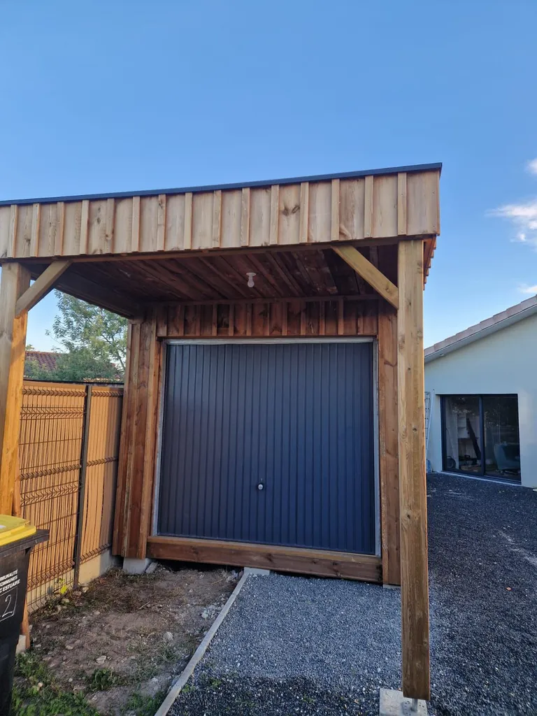 Création garage ossature bois bardage volige pin marron toit plat EPDM à Macau