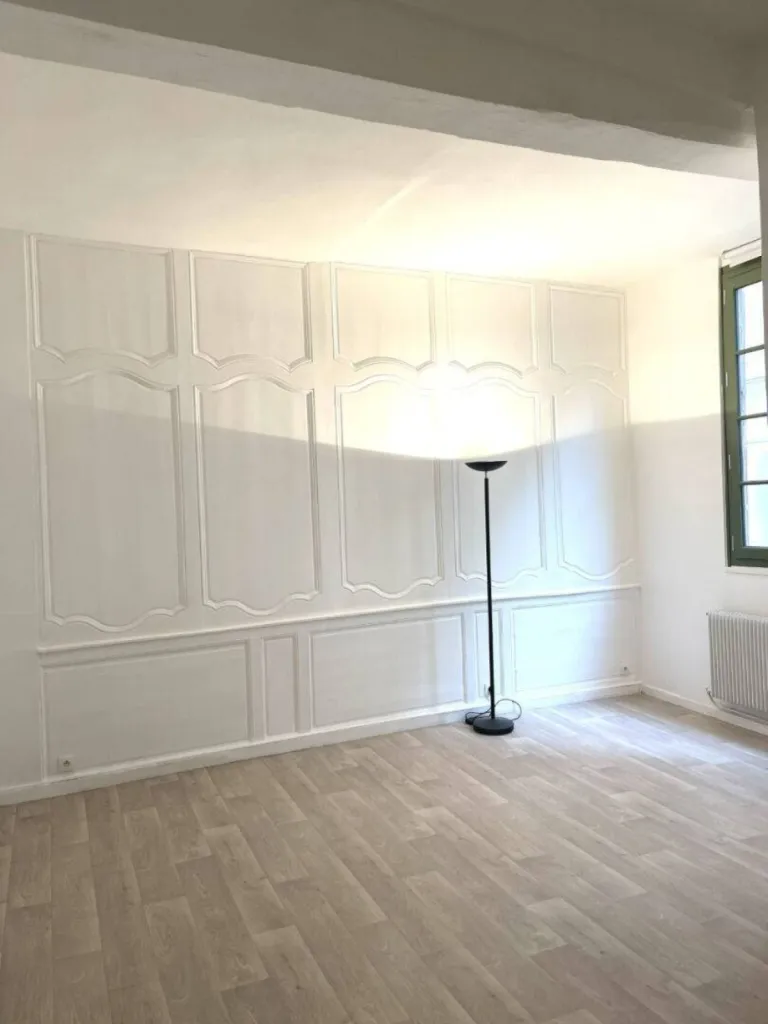 Situé au 20 rue des Fossés Louis VIII à Rouen