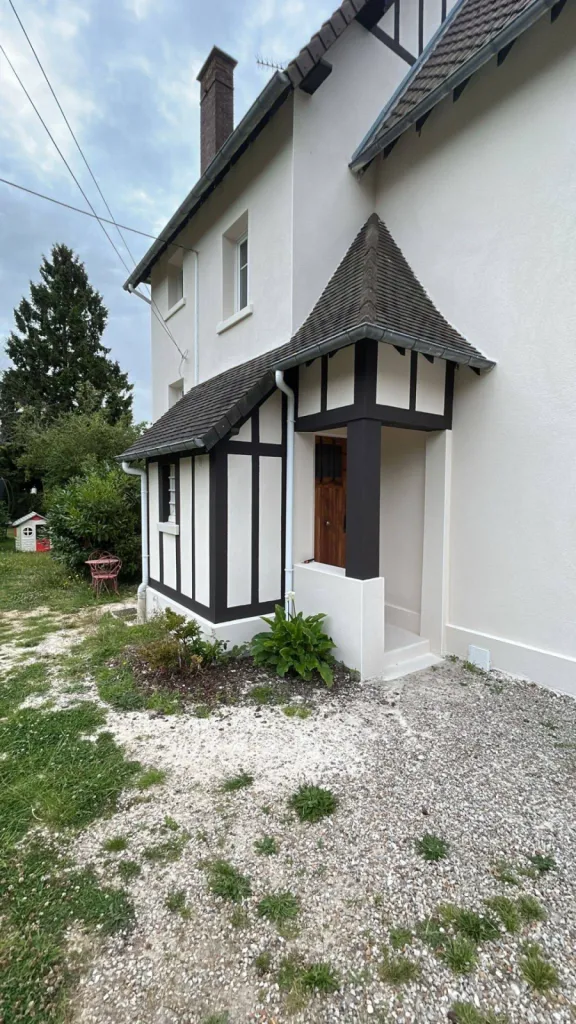 Le ravalement aspect colombage pour conserver le cachet de la façade et l'aspect d'origine, un savoir-faire unique