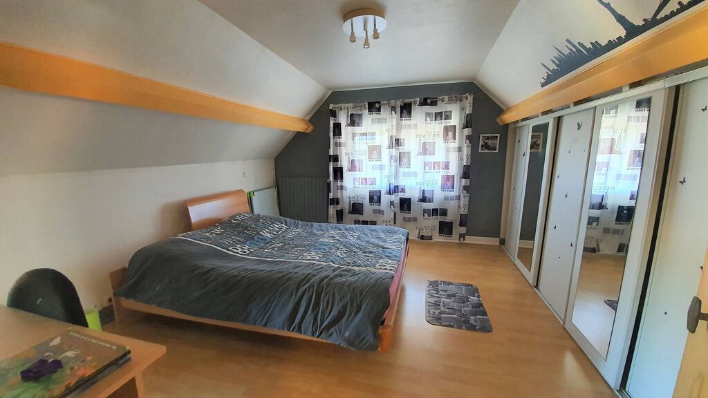 A vendre charmante villa de 103 m² habitables, 4 chambres, VUE MER, située sur l'axe Dieppe - Le Tréport, à deux pas de la plage. Petit-Caux 76370