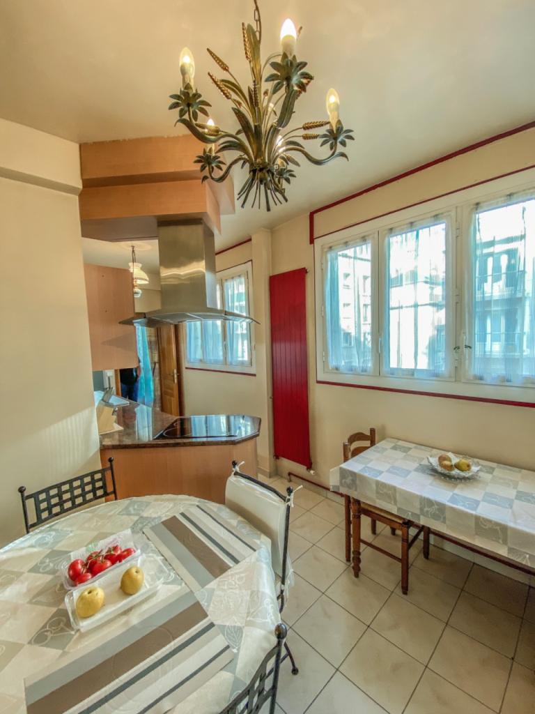 À vendre appartement avec trois chambres et parking Rouen Rive Droite 76 000