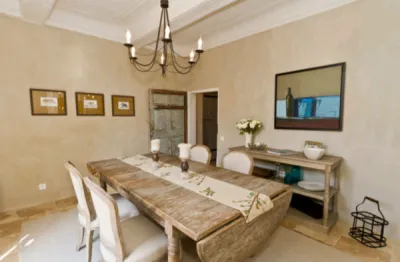 Aménagement et décoration d’un bastidon provençal transformé en gîte de charme à Cadenet, dans le Vaucluse authentique