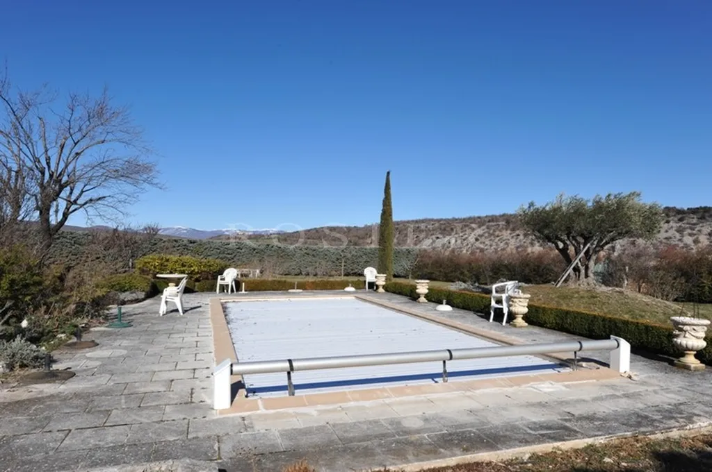 Mas du 18ème Siècle restauré au coeur des Monts du Vaucluse   