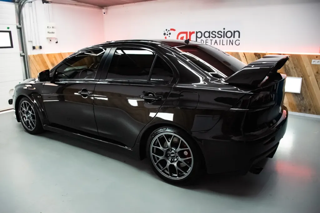 Polissage carrosserie en une étape et lustrage de finition sur Mitsubishi Lancer Evolution à Beauvais