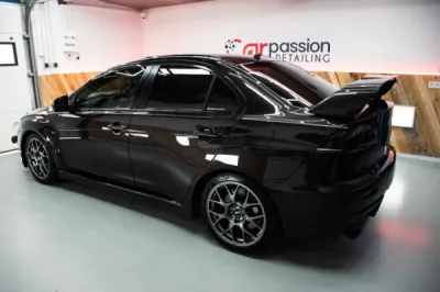 Polissage carrosserie en une étape et lustrage de finition sur Mitsubishi Lancer Evolution à Beauvais