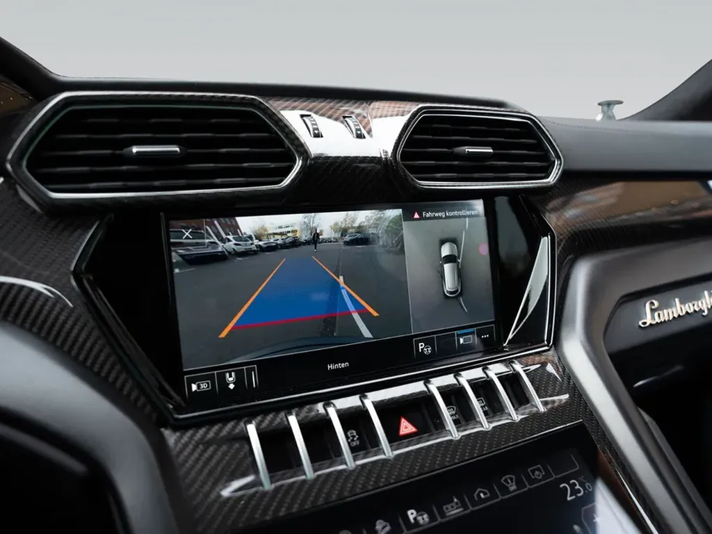 Lamborghini Urus – écran central et caméra de recul haute définition