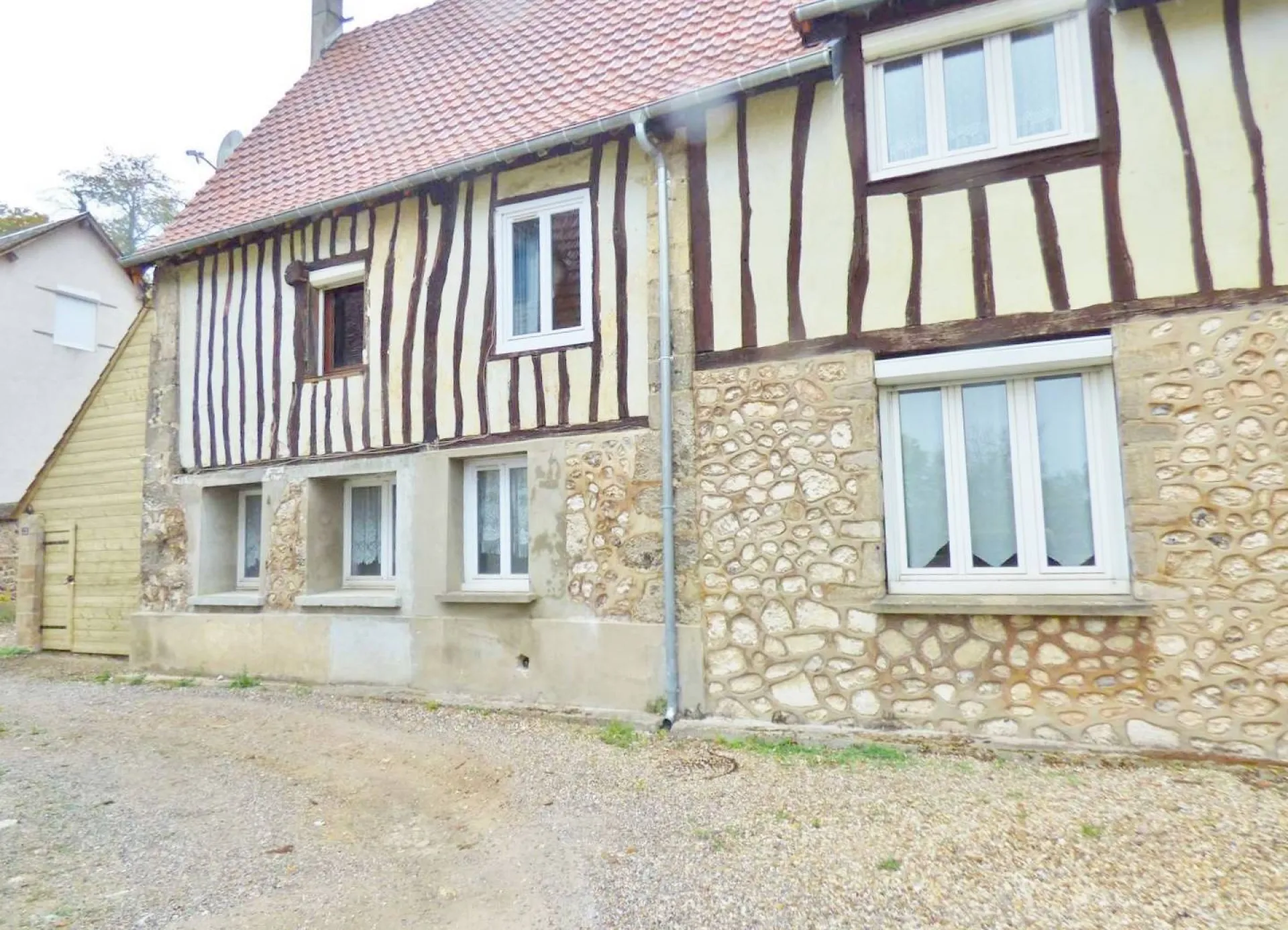 Cherche à acheter maison de village avec garage sur Freneuse 76410