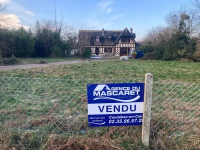 Exclusivité ! Maison Normande, à vendre, offrant de beaux volumes et située au calme, à Vatteville la Rue