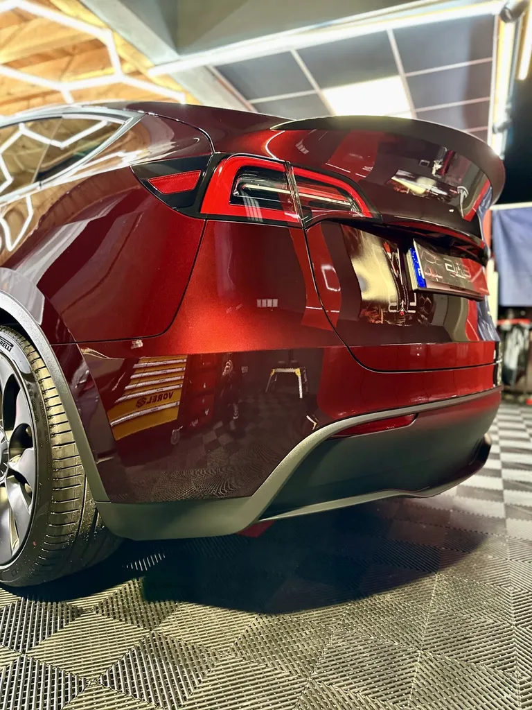 detailing auto Lyon traitement céramique protection PPF face avant contre les rayures Tesla model Y Lyon 