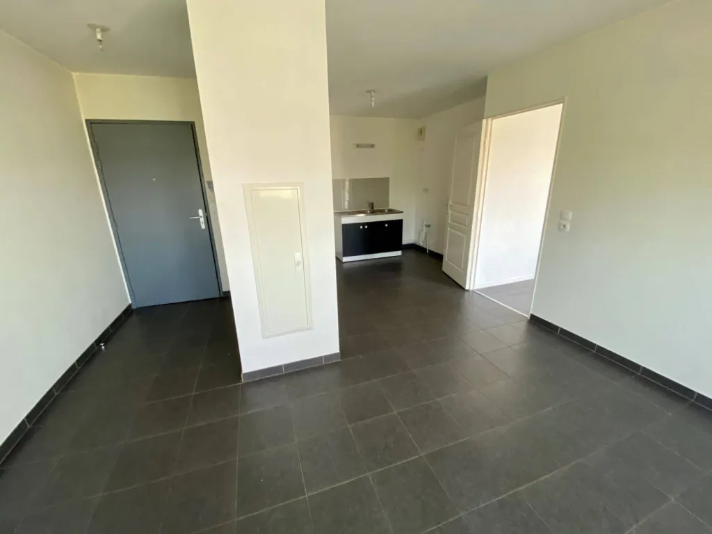 Acheter ou investir dans un appartement récent avec double parking et balcon, proche de l'université à Mont Saint Aignan (76)²