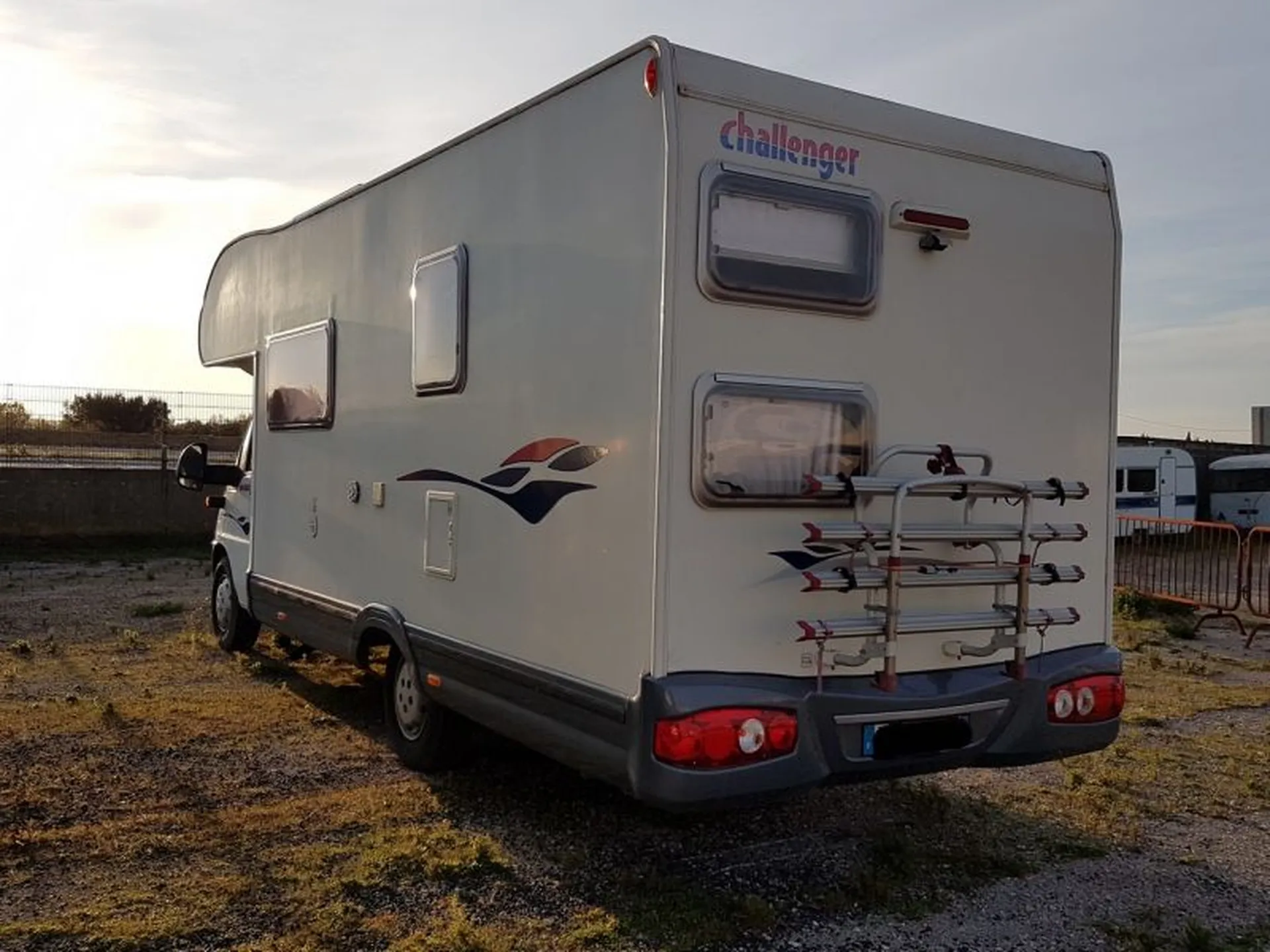 Vend camping car capucine CHALLENGER Genesis 45