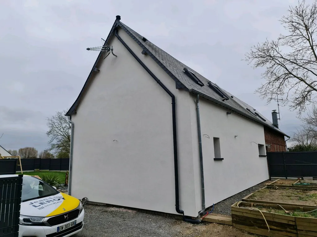 Isolation par l'extérieur des murs d'une maison en laine de roche