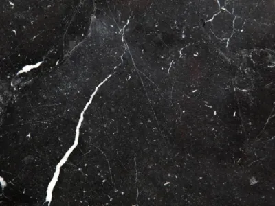 Marbre noir Marquina près de Saint Tropez dans le Var