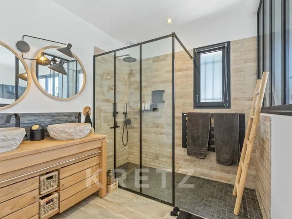 Construction de Villa de Luxe à Manosque : Gros Œuvre, Menuiseries et Finitions de Qualité