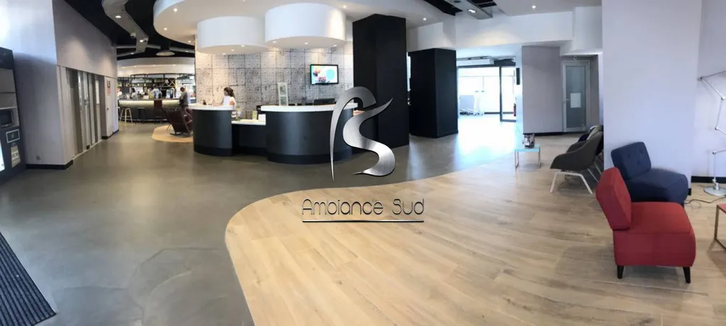 SOL DECORATIF BETON CIRE COULE POUR RESTAURANT A NICE