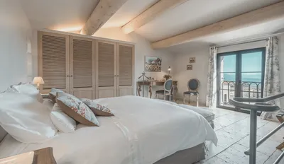 The Suite Manon : A spacious and elegant Provençal hideaway offering refined comfort, peaceful outdoor access and a beautifully designed private bathroom experience