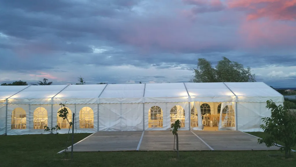 Location Chapiteau & Structure Modulaire 162 m² (6x27 m) - Très Grande Capacité