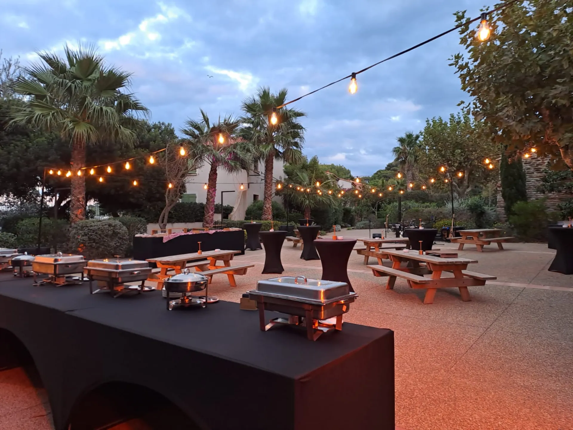 location guirlande guinguette à Toulon dans le var