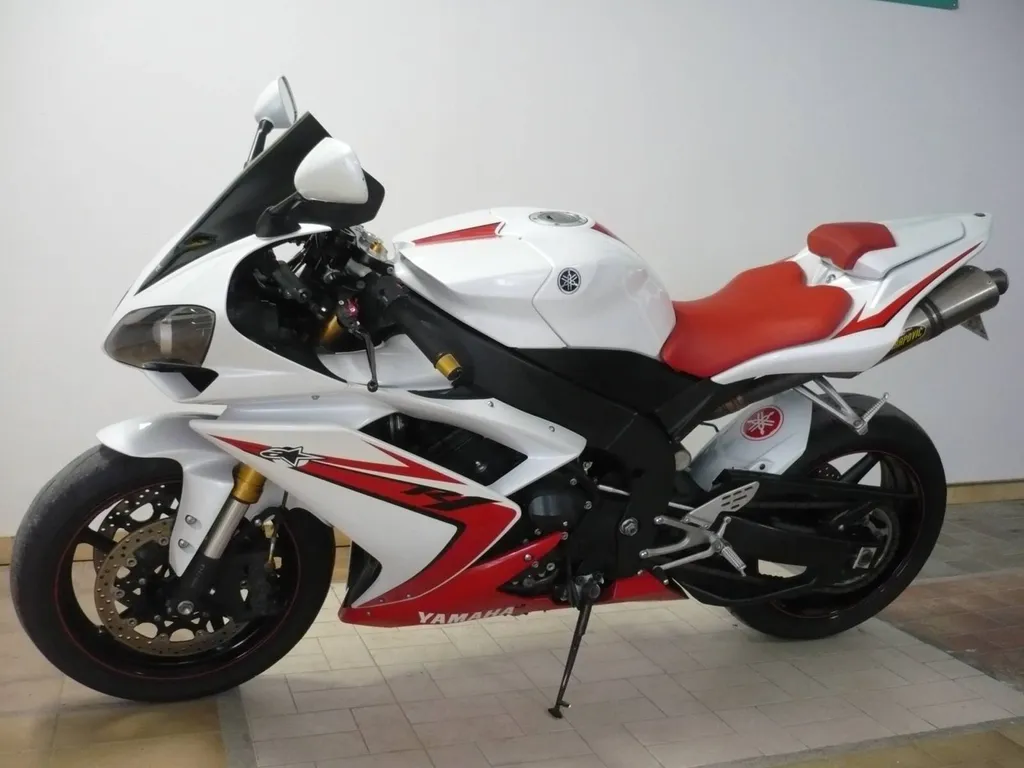 YAMAHA R1 EN DEPOT VENTE