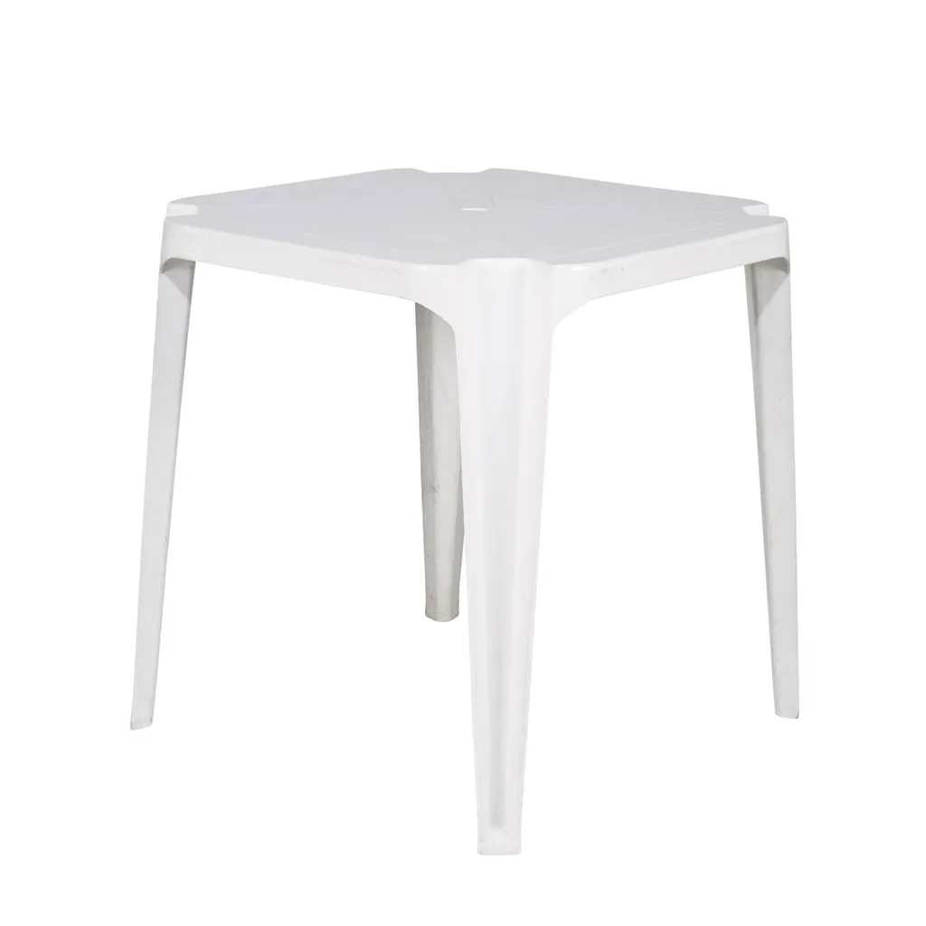 Location de table de jardin blanche pour événement extérieur à Lyon