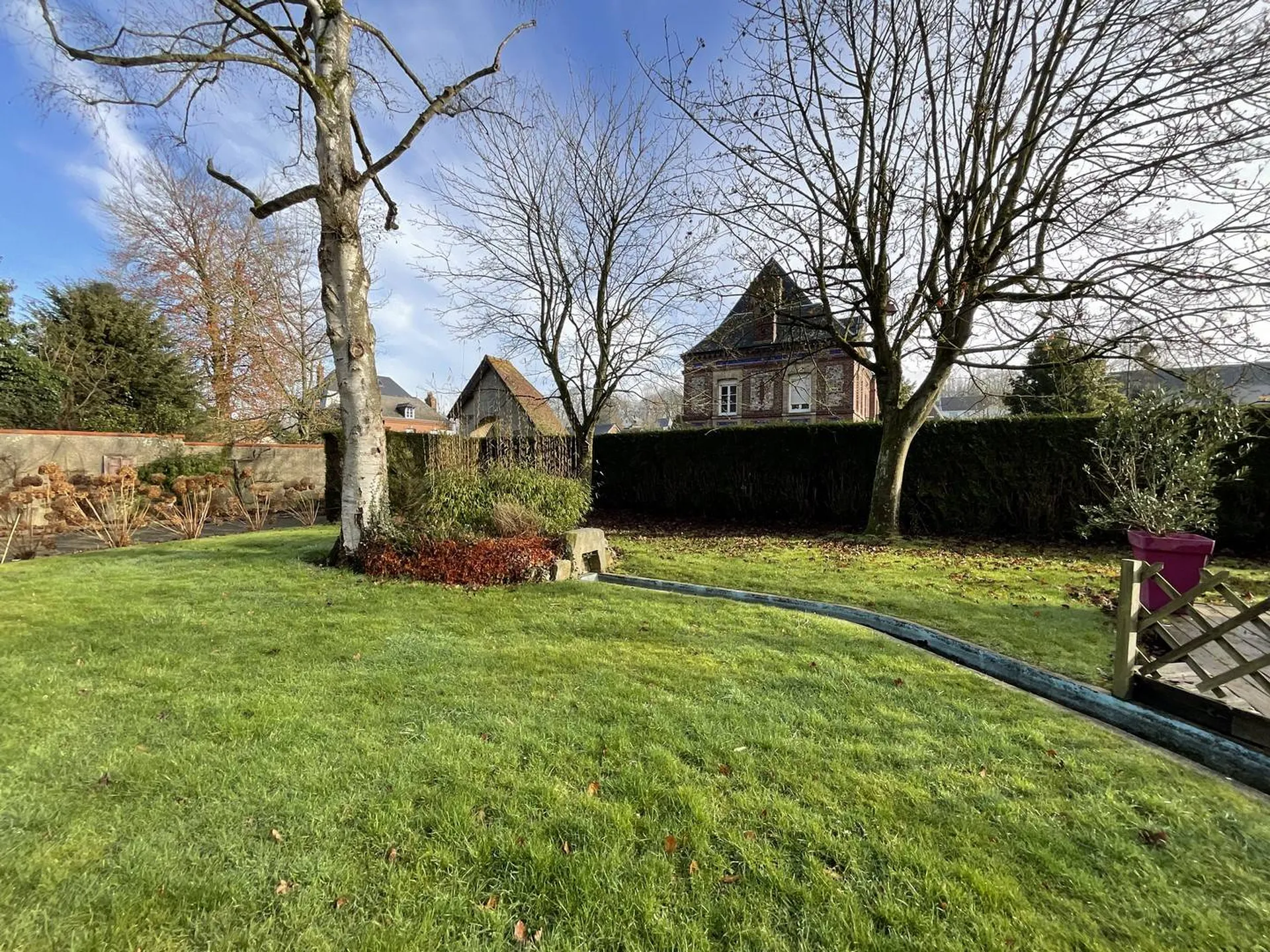 Vends propriété Anglo-Normande avec chambre au rez-de-chaussée entièrement rénovée proche de la plage de Veules-les-Roses, Seine-Maritime.