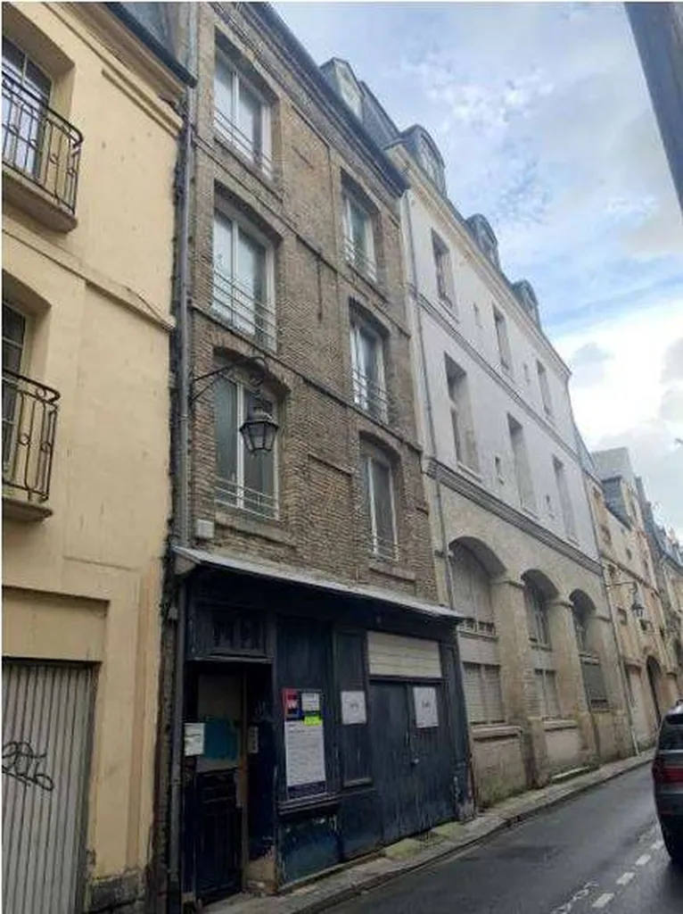 Vends immeuble avec grand potentiel d'investissement avec 5lots dont un local commercial au RDC