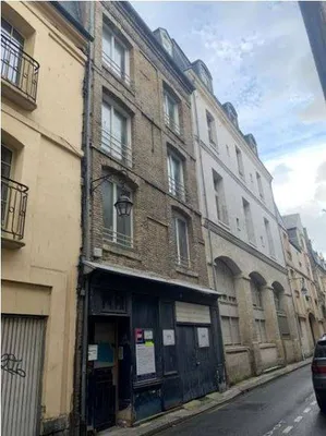 Vends immeuble avec grand potentiel d'investissement avec 5lots dont un local commercial au RDC