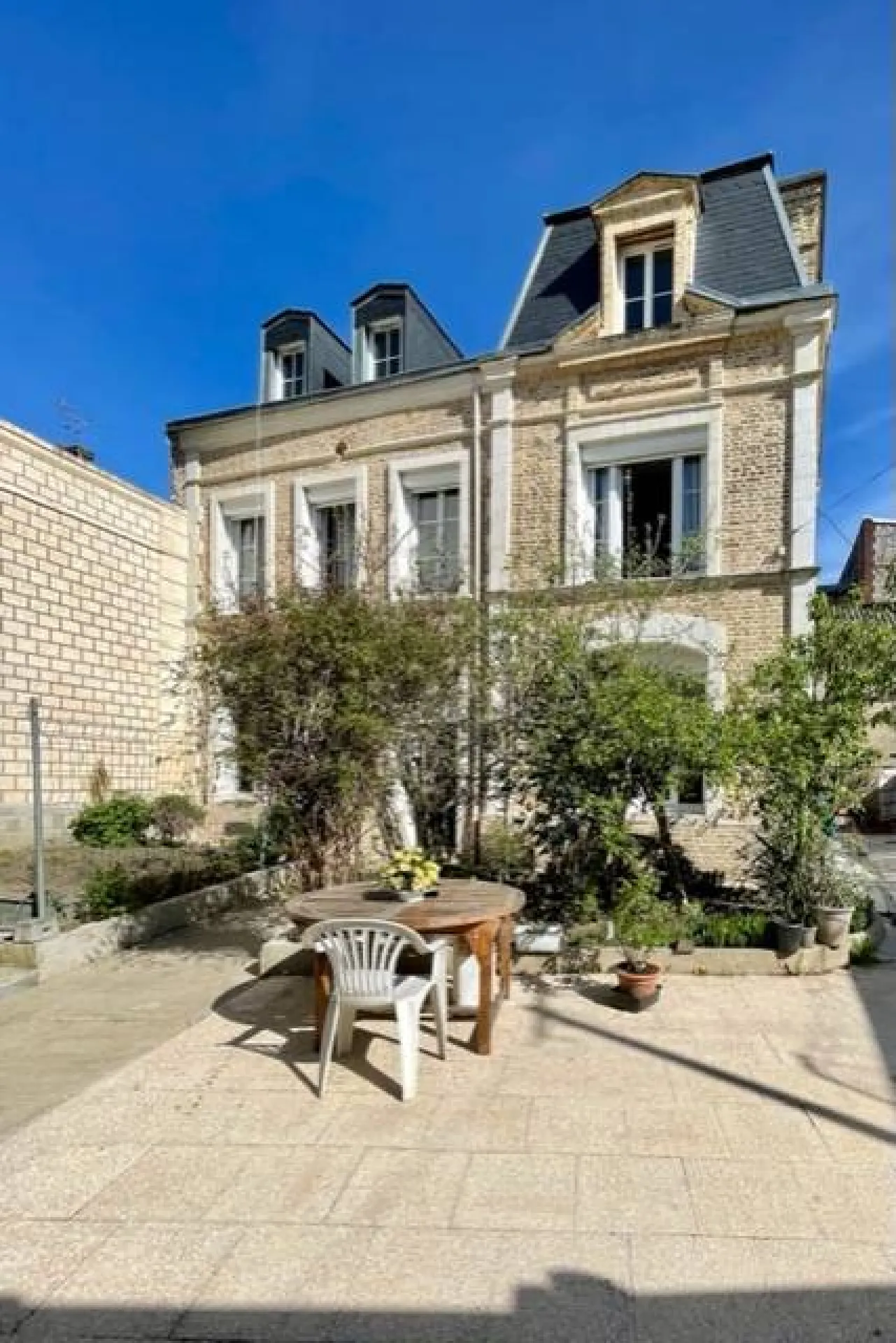 MAISON DE MAITRE