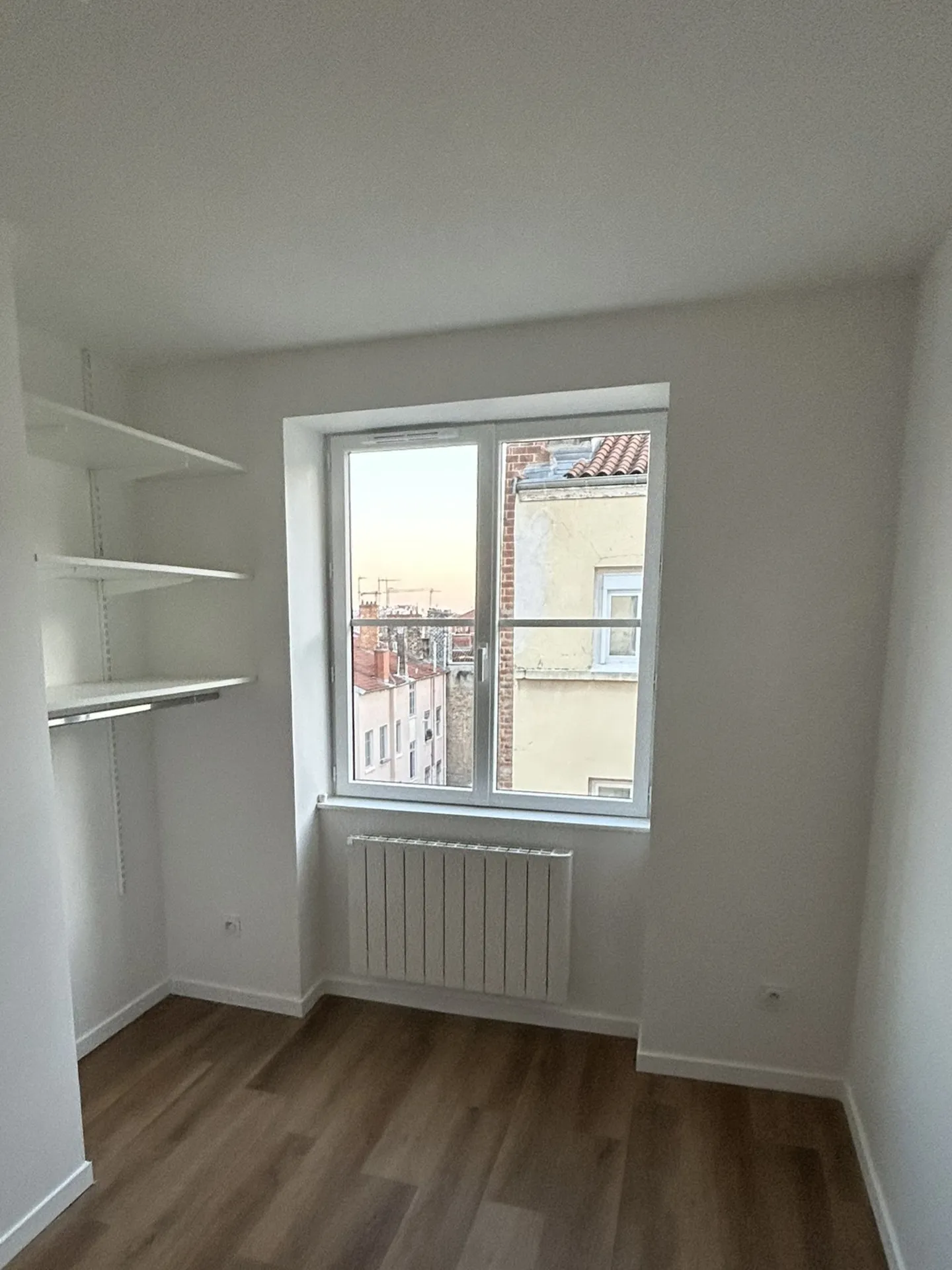 Remplacement des fenêtres et installation de radiateurs électriques à inertie pour améliorer le confort thermique et réduire les consommations à Lyon (Rhône 69)