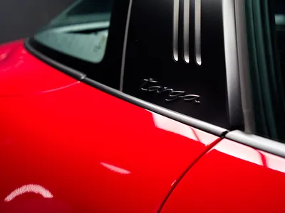 Film de protection carrosserie posé par Gloss Obsession sur Porsche 992 Targa.