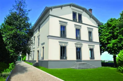 Résidence de 12 logements du T1 au T4 avec un grand jardin, une piscine chauffée et un parking à la Mulatière