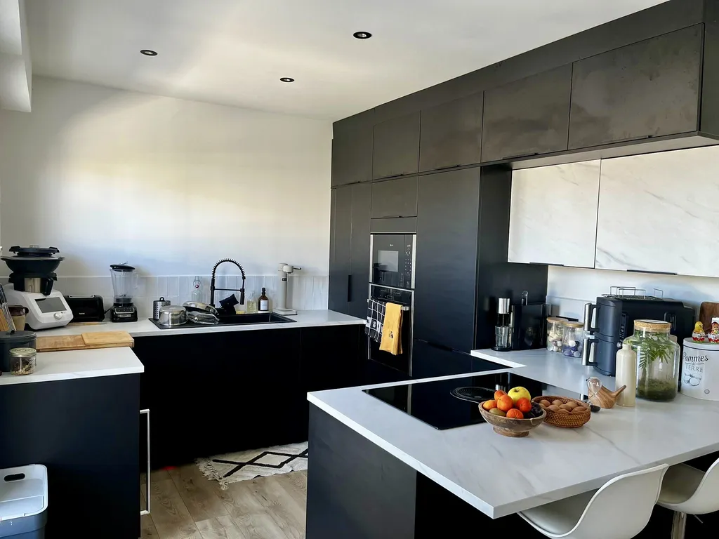 Acheter un Appartement comme une Maison de 4 pièces situé à Bordeaux Caudéran, quartier des Maréchaux, avec grande terrasse, jardin et stationnements
