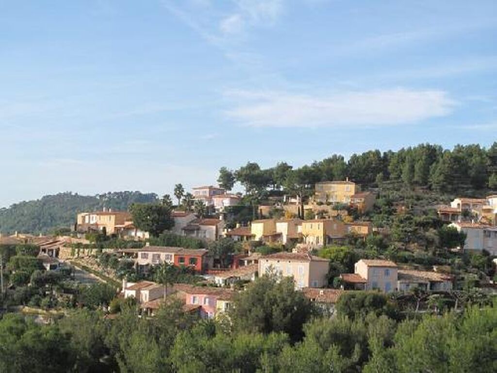 Dans domaine privé vente  4 Saint Cyr Sur Mer avec golf, tennis, piscine