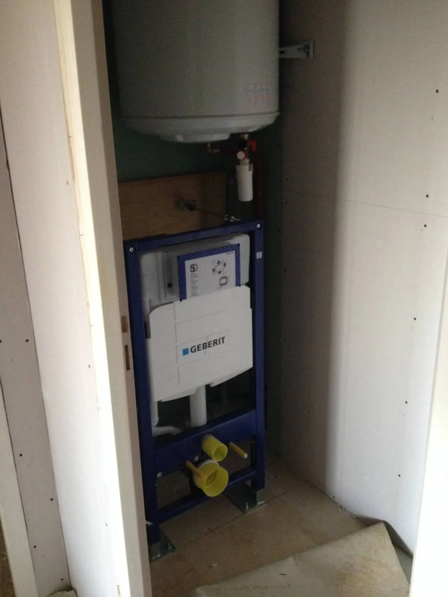 Installation d'une chasse d'eau pour WC suspendu à Caluire et Cuire