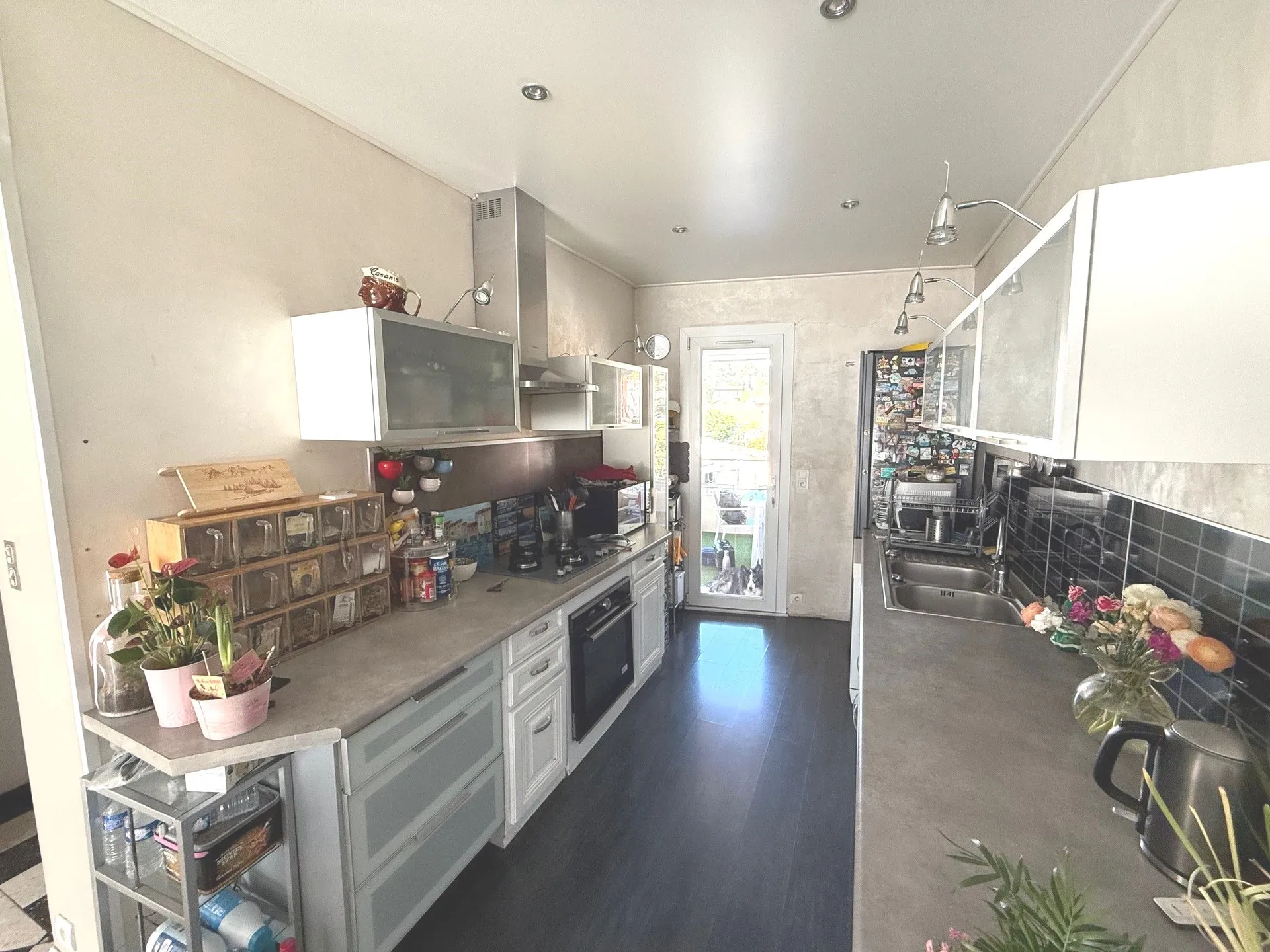T4 + commerce à vendre dans le village de Roquefort la Bédoule
