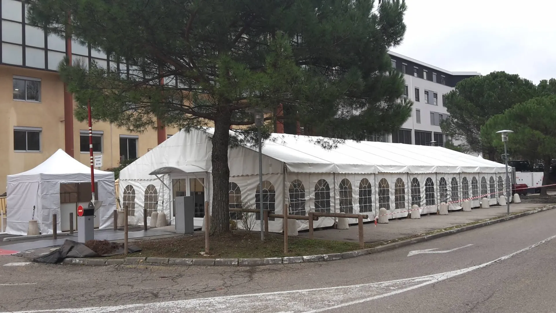 Inauguration d'un hôpital.