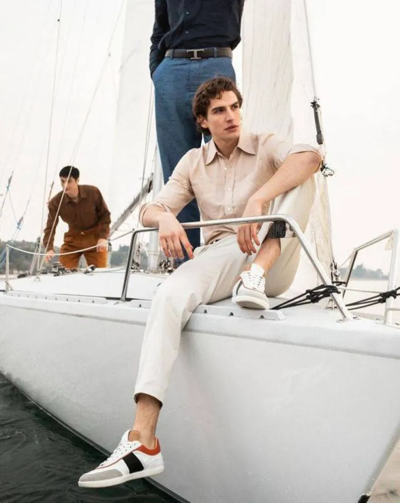 La nouvelle collection Tod's pour hommes printemps-été 2021 des images d'élégance à l'italienne.