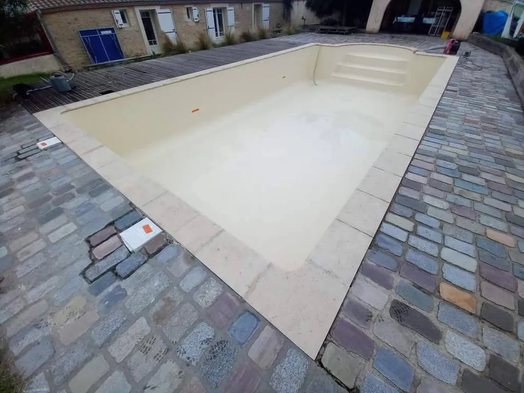 Remplacement d'un liner à Berson par la société aqua 33 à Bordeaux