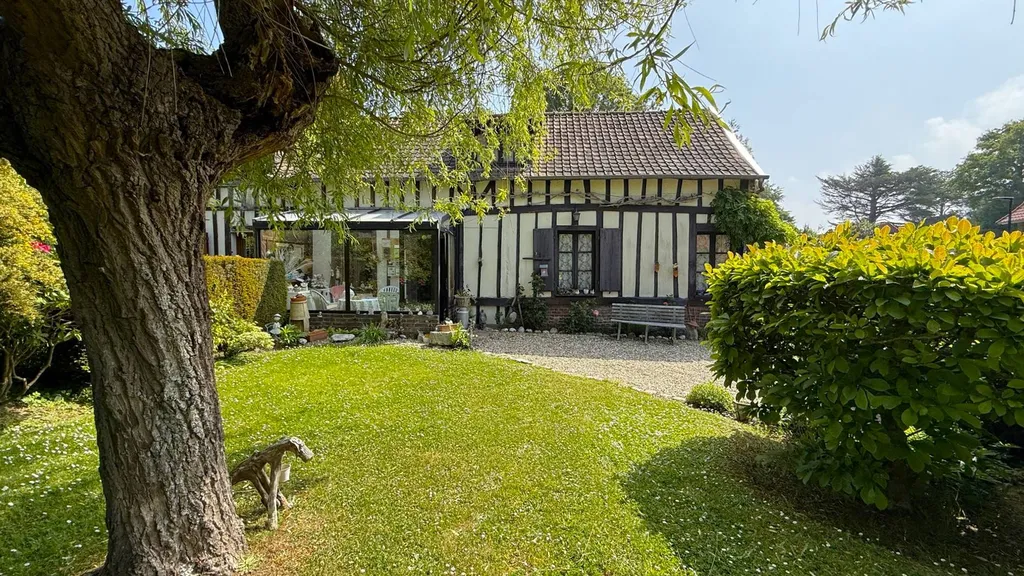 À vendre à Varengeville-sur-Mer : longère normande de 70 m² à rénover – Charme de l’ancien à deux pas du littoral.