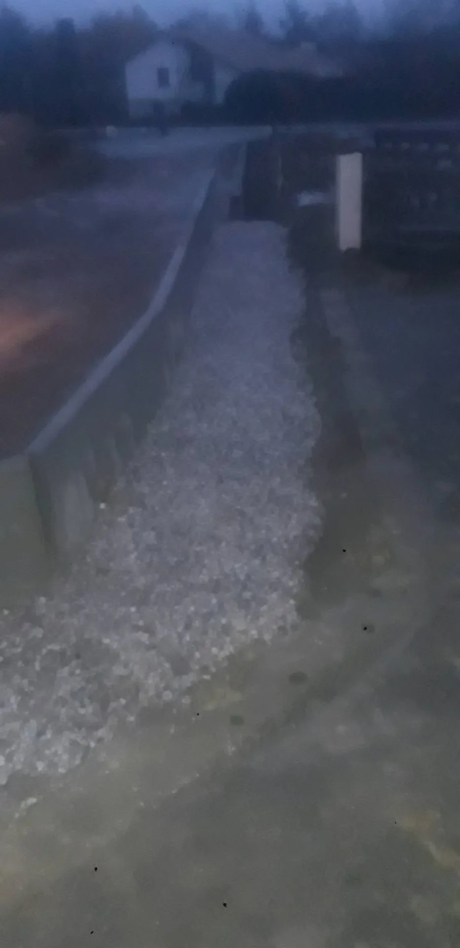 Création mur de soutiennement en L béton préfabriqué chez un particulier sur la commune de La Brède