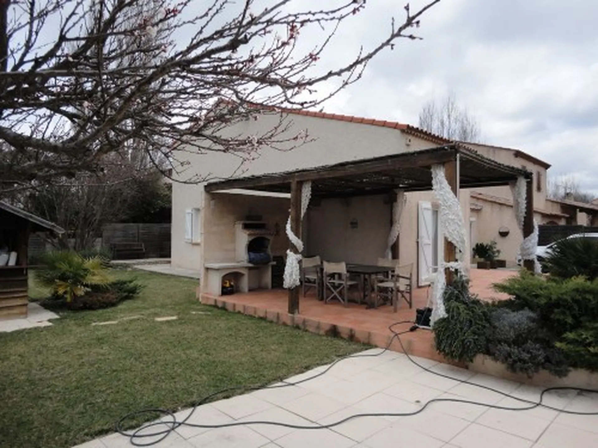  A vendre superbe villa  4 Roquefort La Bédoule dans quartier calme  avec terrain paysager