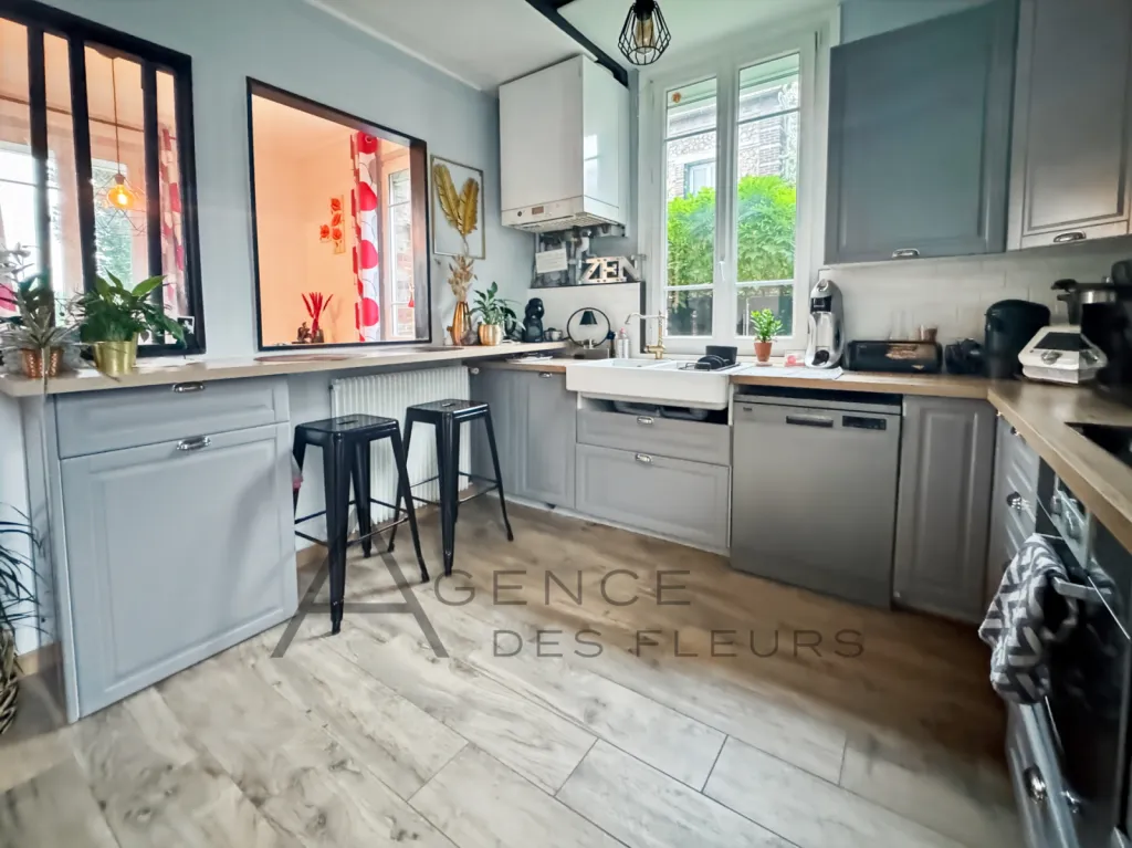 A vendre, maison bourgeoise de 155 m² sur un terrain d'environ 410 m² située à Oissel