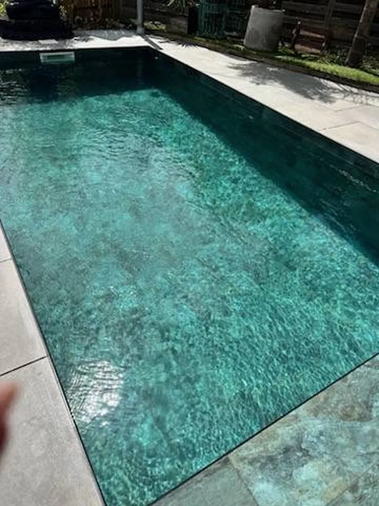 CARRELAGE PISCINE EMERAUDE BALI