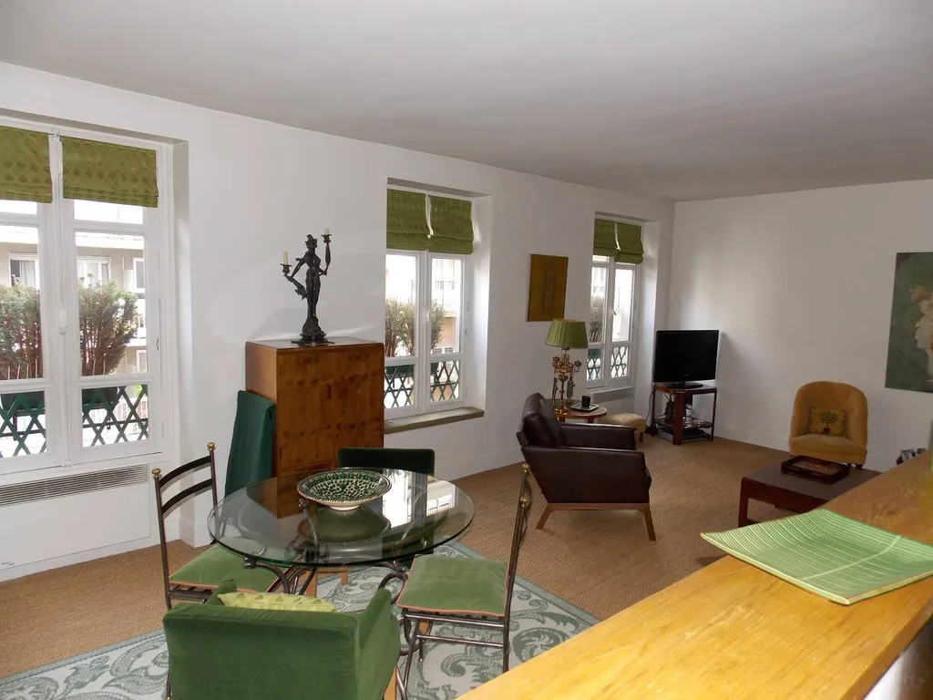 A VENDRE APPARTEMENT HAUSSMANNIEN 2 CHAMBRES AVEC BALCON QUARTIER TERNES PARIS 75017
