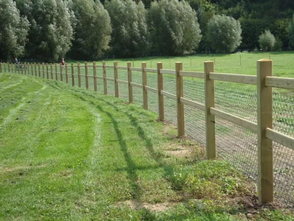 Installation de Clôtures de délimitation en bois pour professionnelles, Lisses de Sécurité et Barrières Forestières à Bernay dans l'Eure 27 et ses Alentours